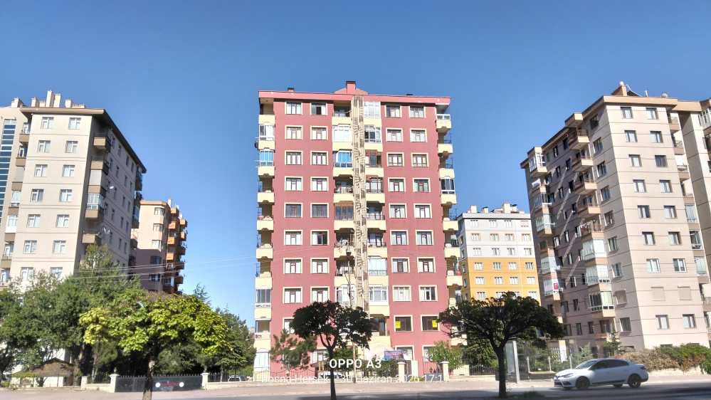 BOSNA MESAJ CADDESİNDE SATILIK ARA KAT DAİRE